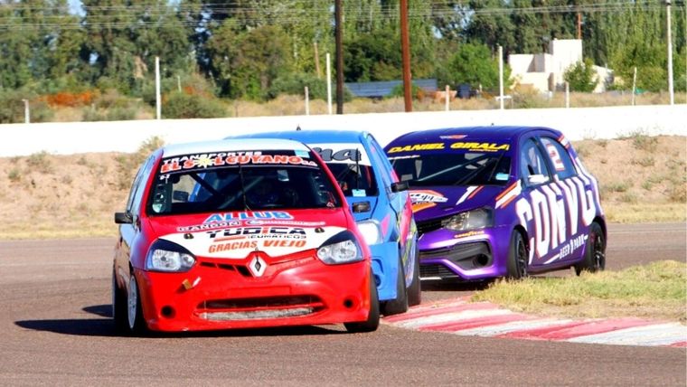 Santibáñez seguido por Martínez y Girala. Foto: Gentileza Ale Torres