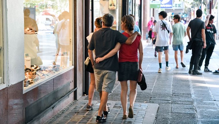 El encargado de comunicar la resolución adoptada fue el secretario general de la entidad, Fernando Ligorria. Foto: Santiago Tagua/MDZ