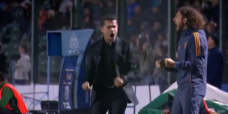 El entrenador lo vivió de manera especial. Foto: Captura