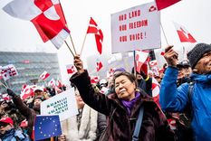 Miles de personas en Dinamarca y Groenlandia salieron a protestar en contra de los deseos de Trump de anexionarse el territorio.
