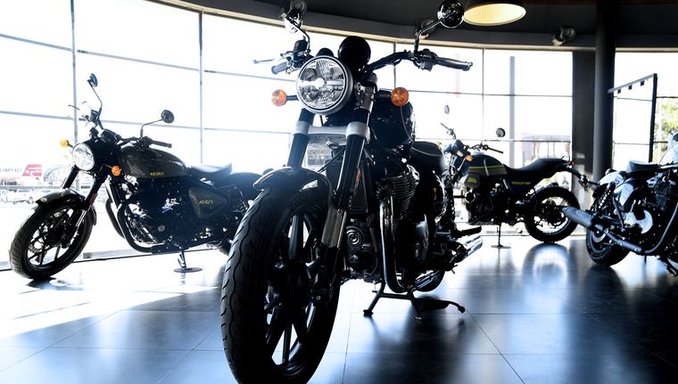 En los últimos meses, las ventas de motos se ubicaron por debajo de la de los autos, después de mucho tiempo. Foto: Rodrigo DAngelo / MDZ