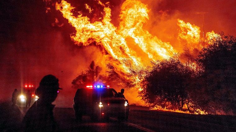 Las llamas llevan casi dos semanas en el Mediterráneo. Foto: TheNewYorkTimes.