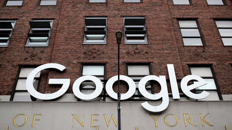 El exterior de las oficinas de Google se ve en Manhattan, en la ciudad de Nueva York.