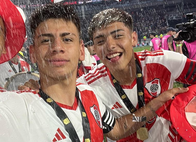 Los juveniles aprovechan sus minutos en la primera del equipo de Demichelis. Foto: Instagram @claudioecheverri_