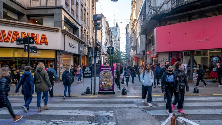 Los comerciantes de las zonas turísticas de Buenos Aires terminan apelando al dólar informal para las compras de que les hacen algunos extranjeros. Foto: Archivo
