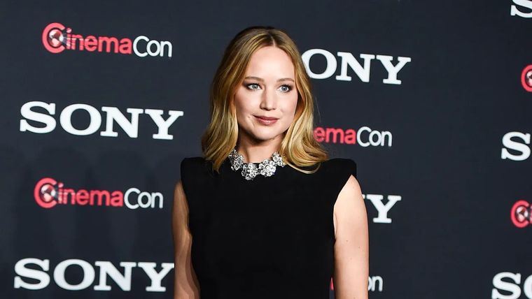 Renueva tus vestidos negros con las ideas de Jennifer Lawrence y Hailey Bieber Foto: Vogue México