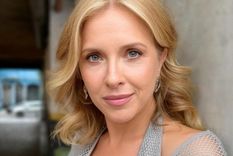 Mirá el look de Carla Peterson.