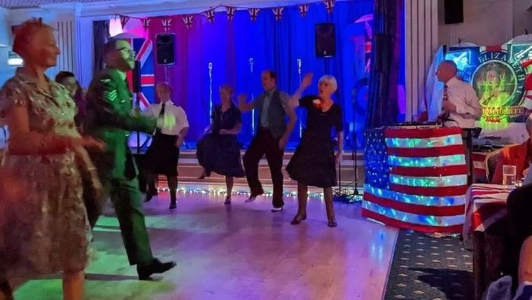 Linda Williams (derecha) se la pasó bailando toda la noche. Foto: Linda Williams