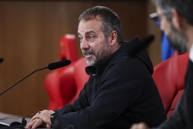 Hansi Flick define el once para el partido de este domingo ante el conjunto ché. Hansi Flick define el once para el partido de este domingo ante el conjunto ché.