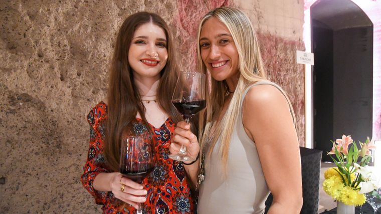 Sol Vila y Martina Rinaldi.