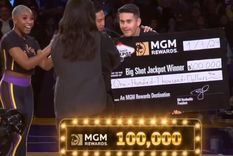 Un fanático afortunado de la NBA se llevó un jugoso premio a su casa. Foto: captura de pantalla