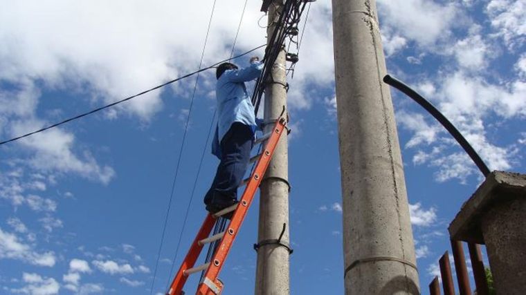 La Cámara de Pequeños Proveedores de Internet asegura que en Mendoza no hay más fibra óptica porque no se pueden usar los postes