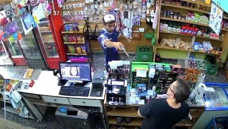 El momento previo al disparo que terminó con la vida de un kiosquero en Mar Del Plata Foto: Captura de video