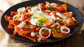 Los chilaquiles aparecen en libros de cocina mexicana desde el siglo XIX, siendo una receta que ha pasado de generación en generación. Los chilaquiles aparecen en libros de cocina mexicana desde el siglo XIX, siendo una receta que ha pasado de generación en generación.