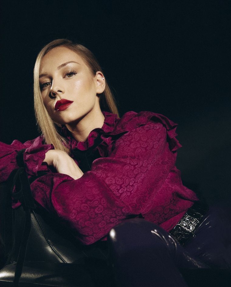 Foto: https://smoda.elpais.com/belleza/ester-exposito-seguidores-instagram-elite-veneno-ysl/