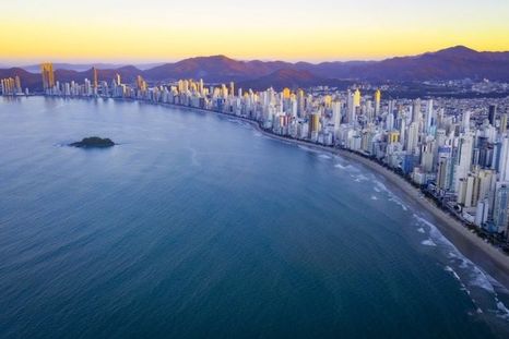 Camboriú es uno de los destinos elegidos por los argentinos. Camboriú es uno de los destinos elegidos por los argentinos.