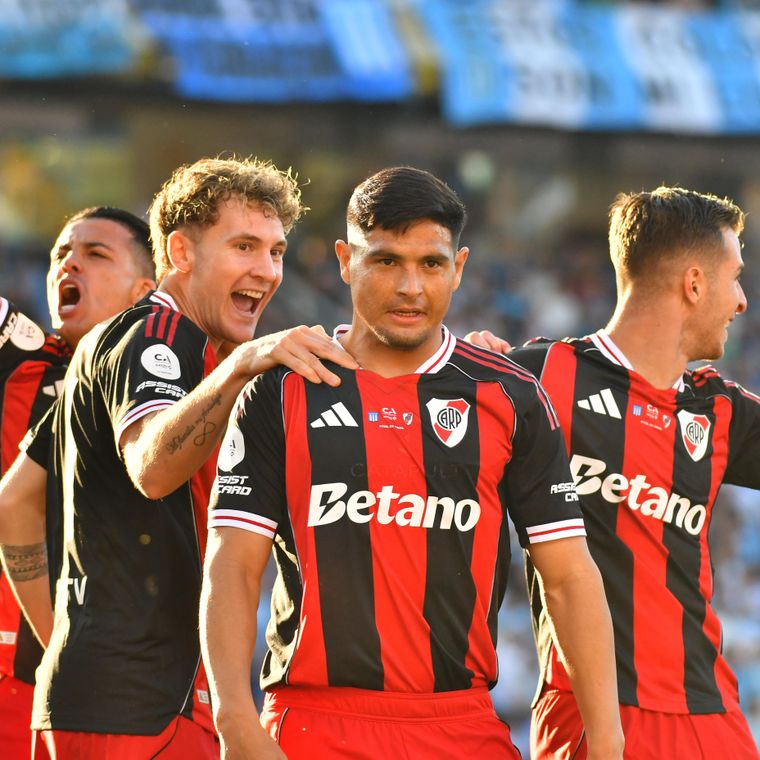 River le ganó a Racing con un gol de Maxi Salas y se metió en las semifinales de la Copa Argentina. River le ganó a Racing con un gol de Maxi Salas y se metió en las semifinales de la Copa Argentina.