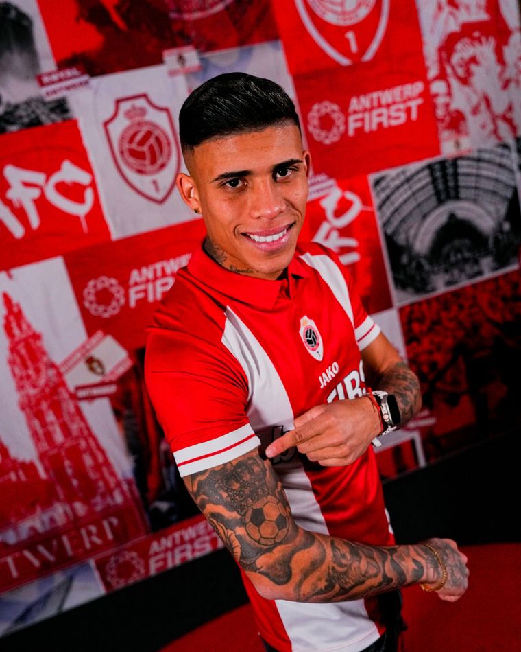 Ayrton Costa, nuevo refuerzo de Boca, podría perderse el Mundial de CLubes. Foto: @official_rafc