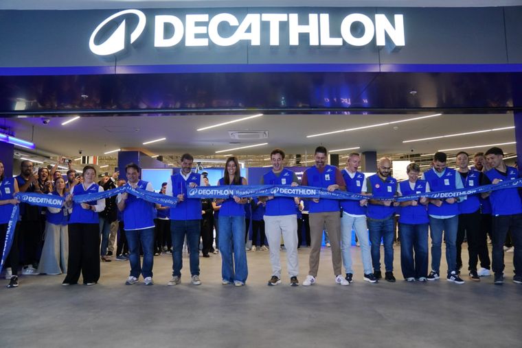 El corte de cinta oficial de la tienda