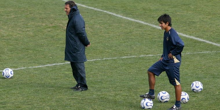 Russo y Gracián, el jugador que el técnico quería tener desde hace mucho tiempo. Foto: Fotobaires