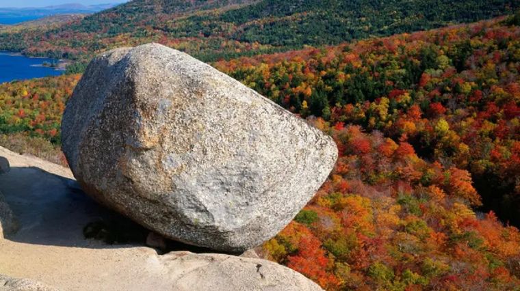 A simple vista pareciera que estas rocas pueden ser derribadas con un pequeño empujón. Foto: Getty Images