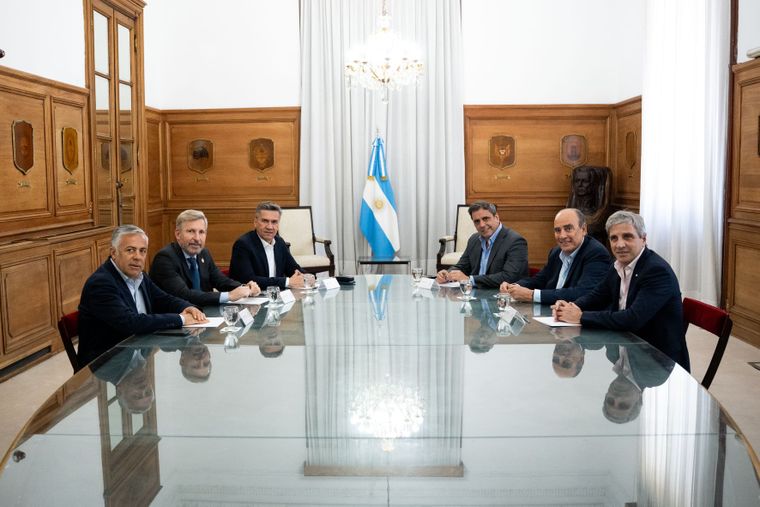 Alfredo Cornejo, Rogelio Frigerio, Leandro Zdero, Lisandro Catalán, Guillermo Francos y Luis Caputo.&nbsp;