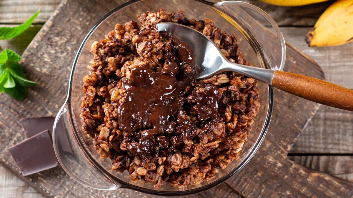 Desayuná saludable con esta receta de avena horneada con cacao perfecta