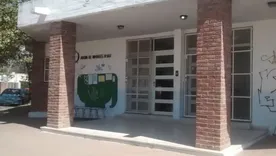 Un grupo de familias denunció a una madre por una presunta estafa vinculada a la compra de buzos de egresados en un jardín de infantes de Alejandro Korn. Un grupo de familias denunció a una madre por una presunta estafa vinculada a la compra de buzos de egresados en un jardín de infantes de Alejandro Korn.