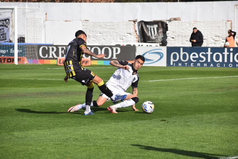 El Lobo perdía, pero lo dio vuelta y sacó mayor ventaja en la cima de la Zona B. El Lobo perdía, pero lo dio vuelta y sacó mayor ventaja en la cima de la Zona B. 