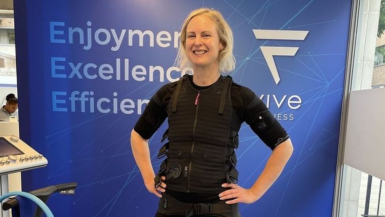 Lebby Eyres dice que los trajes de estimulación muscular para todo el cuerpo, como el que ella viste en la foto, le funcionan. Foto: LEBBY EYRES