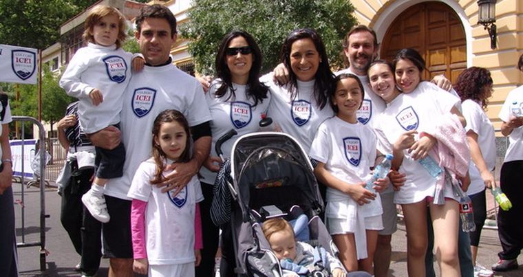 En familia: Angeles Bermejo y Matías Sánchez, sus hijos Luz, Ignacio y Nicanor, y Soledad Bermejo y Gustavo Prieto y sus hijos Federica y Valeria Cafferata y Mariana Prieto. Foto: MDZ