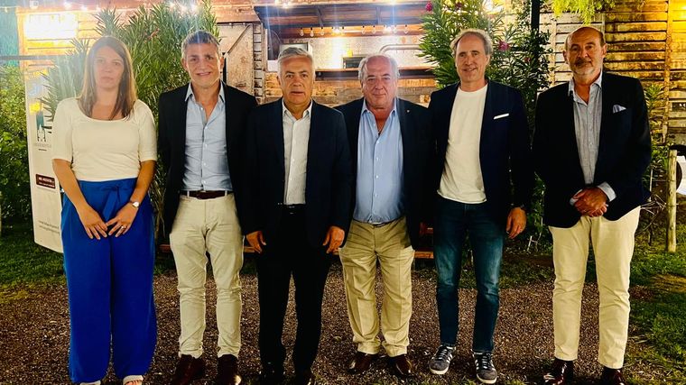 Valeria Strozzi, Lucas Perez Averastegui, Alfredo Cornejo, Walter Bressia, Marcelo Belmonte y Rodolfo Vargas Arizu.&nbsp;