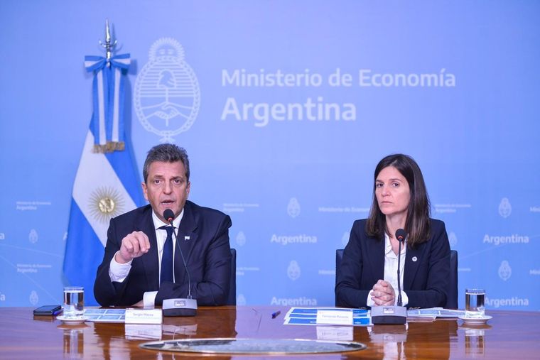 Sergio Massa El ministro de Economía hizo el anuncio junto a Fernanda Raverta, titular de Anses