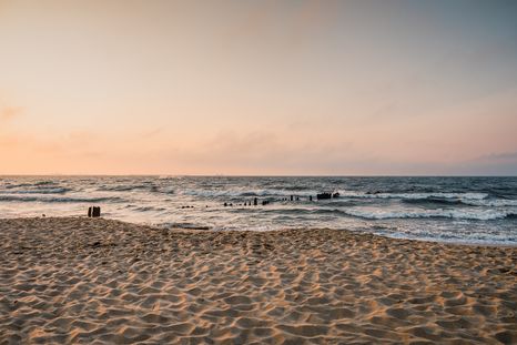 Pueblos costeros de Buenos Aires ofrecen playas amplias y un verano mucho más tranquilo que los destinos clásicos. Pueblos costeros de Buenos Aires ofrecen playas amplias y un verano mucho más tranquilo que los destinos clásicos.