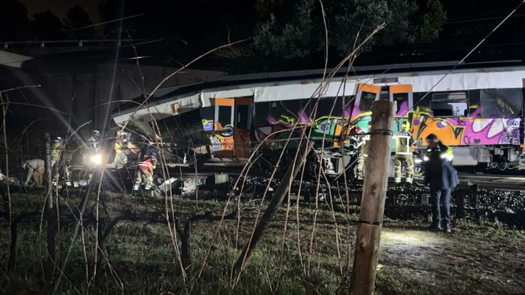 Un feroz temporal provocó un desprendimiento que ocasionó un nuevo accidente de tren en Cataluña.