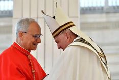 El papa Francisco junto a Robert Francis Prevost en septiembre de 2023, en la Ciudad del Vaticano. Foto: BBC El papa Francisco junto a Robert Francis Prevost en septiembre de 2023, en la Ciudad del Vaticano. Foto: BBC