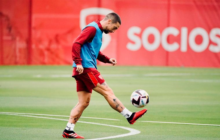Papu Gómez El volante argentino no pudo entrenarse en Sevilla por un problema en el tobillo.