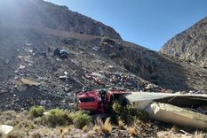 Luego del accidente en la Curva de Guido, Gendarmería se encarga del despeje de la zona y de la restitución del tránsito. Foto: Osvaldo Valle Luego del accidente en la Curva de Guido, Gendarmería se encarga del despeje de la zona y de la restitución del tránsito. Foto: Osvaldo Valle