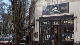 El Café Cortázar está en José A. Cabrera 379, Palermo, Ciudad de Buenos Aires. El Café Cortázar está en José A. Cabrera 379, Palermo, Ciudad de Buenos Aires.