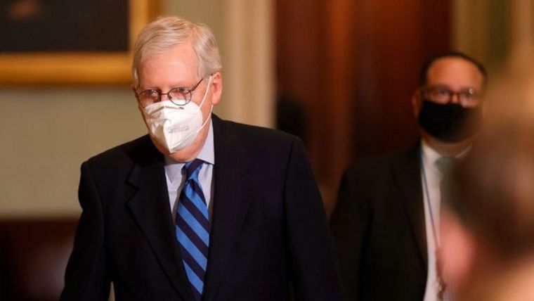 El republicano Mtch McConnell dejará de ser líder de la mayoría en el Senado este miércoles.
