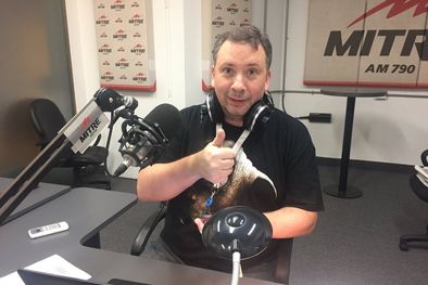 MDZol | Eduardo Lalo Morino en su lugar en el mundo, un estudio de radioFoto gentileza Twitter