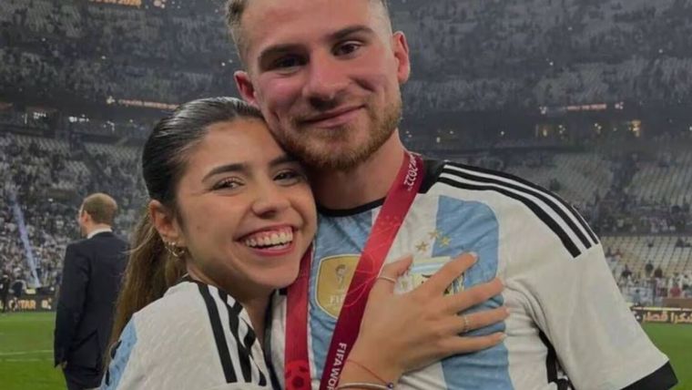 Uno de los recuerdos de la pareja en medio de la locura mundialista. Uno de los recuerdos de la pareja en medio de la locura mundialista.