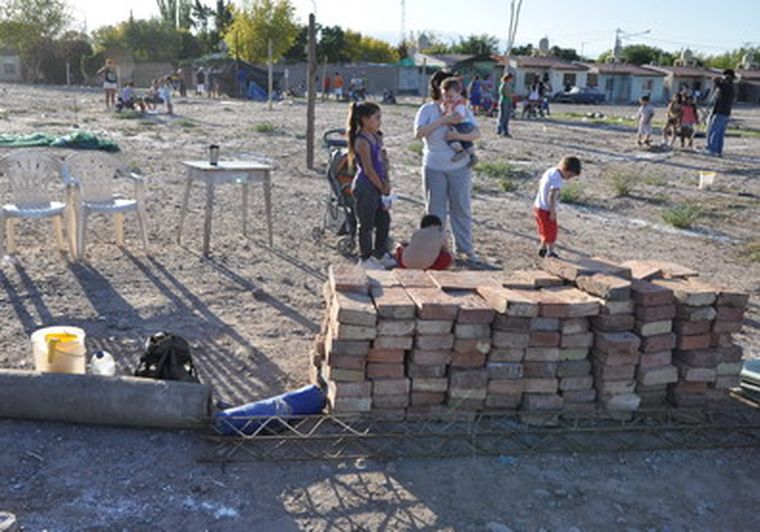 Algunos ya tienen materiales para construir. Foto: Alf Ponce / MDZ