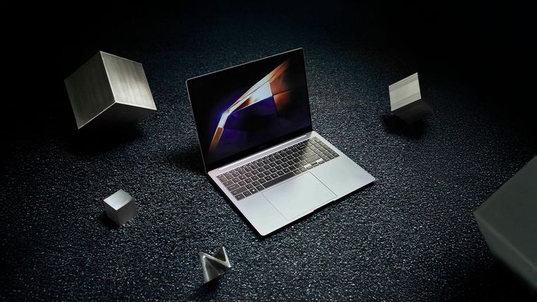 La nueva notebook de Samsung mantiene un diseño sobrio y acabado en color gris. La nueva notebook de Samsung mantiene un diseño sobrio y acabado en color gris.