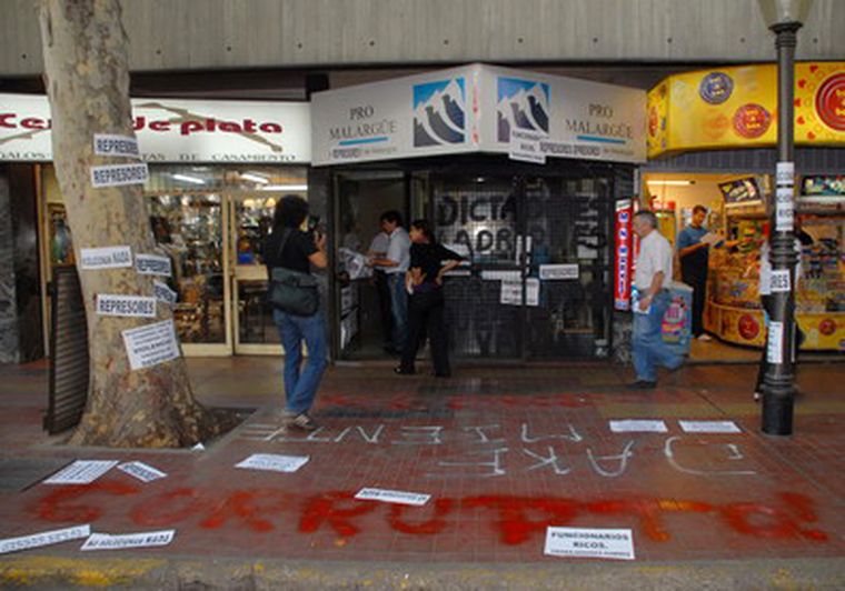 Así quedó el frente del lugar. Foto: Nacho Gaffuri / MDZ