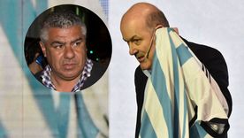 Federico Sturzenegger con una camiseta de la Selección Argentina en el último Coloquio de IDEA. A la izquierda, Claudio Chiqui Tapia. Federico Sturzenegger con una camiseta de la Selección Argentina en el último Coloquio de IDEA. A la izquierda, Claudio Chiqui Tapia.