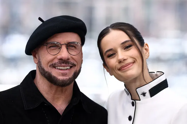 La hija de John Travolta, Ella Bleu, también brilló en Cannes. La hija de John Travolta, Ella Bleu, también brilló en Cannes.