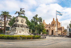Conocé cuánto cuesta la noche de hotel en algunos de los destinos más elegidos para estas vacaciones de invierno. Foto: Canva.