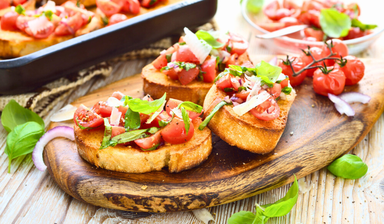 Deliciosa bruschetta de tomate y albahaca en 10 minutos Foto: Shutterstock