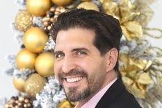 El mejor amigo de Adamari López, Carlitos Pérez-Ruiz, habló sobre el nuevo sencillo de Luis Fonsi.